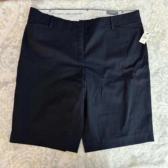 Talbots Perfect Shorts NWT - Picture 3 of 4